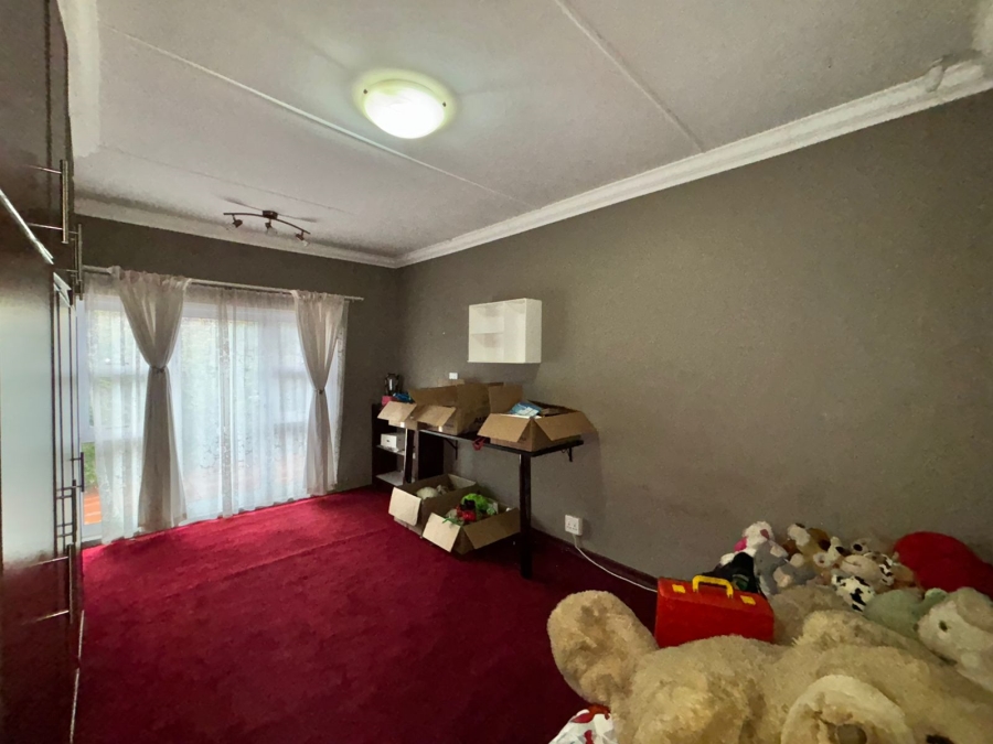 5 Bedroom Property for Sale in Flamwood North West